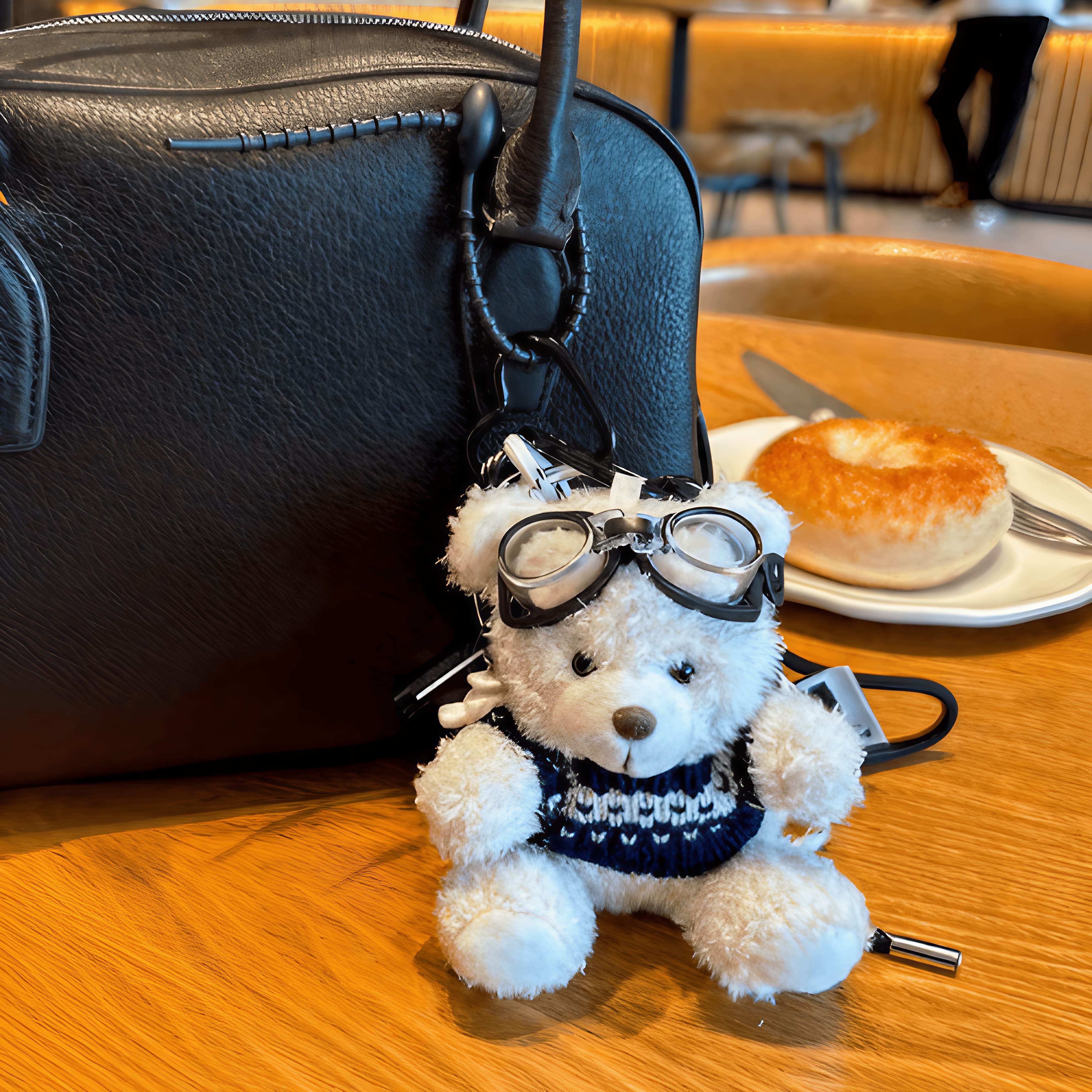 Charm Urso Polar com Bíblia